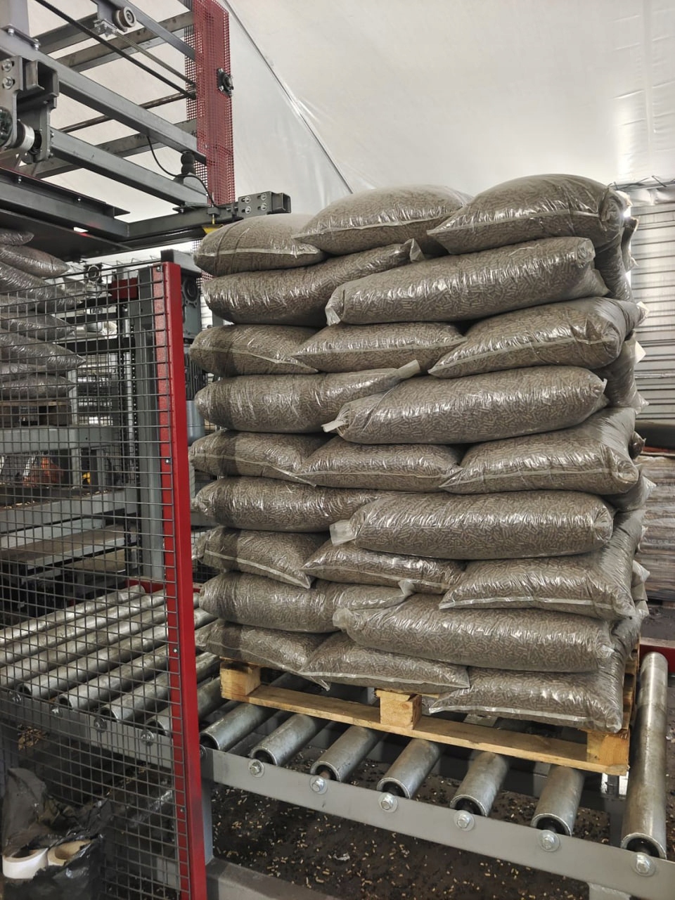 Vrecia na pelety Drevo a rašelinové palivo, paleta na biopelety 990kg 6mm